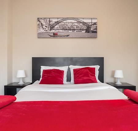 Low Cost Tourist Apartments - Casa Da Musica Porto Pokoj fotografie